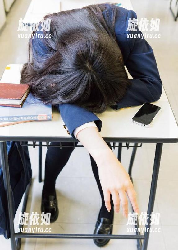 免费下载Son Ye Eun美腿写真合集，感受其迷人风采和不凡气质，绝对让你大开眼界。.txt